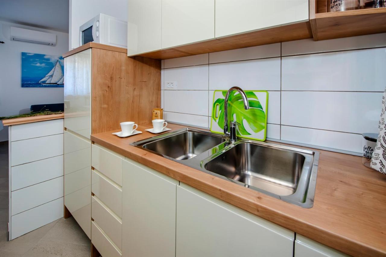 Paradise Beach Apartments 罗维尼 外观 照片
