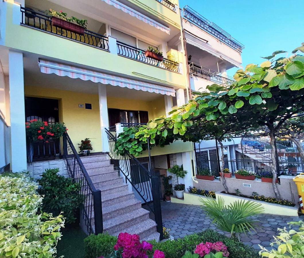 Paradise Beach Apartments 罗维尼 外观 照片