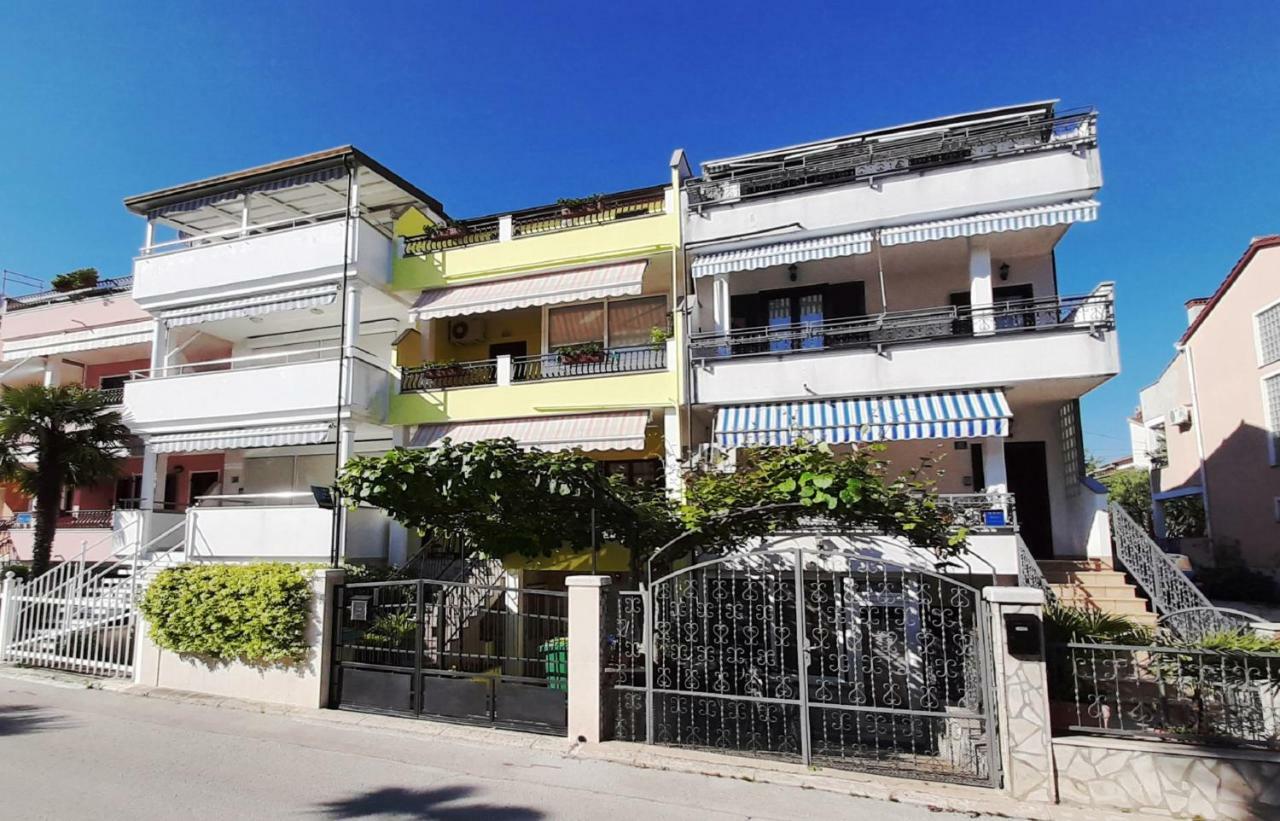 Paradise Beach Apartments 罗维尼 外观 照片