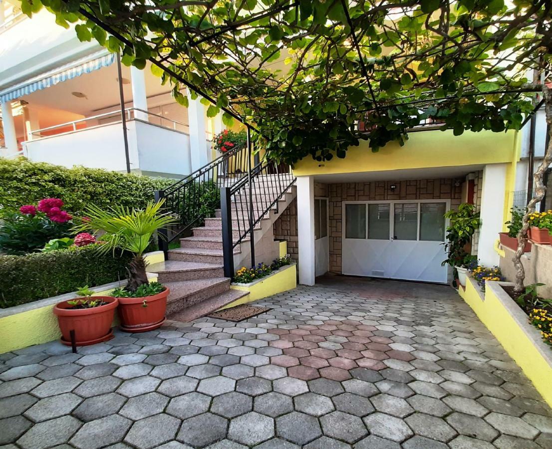 Paradise Beach Apartments 罗维尼 外观 照片