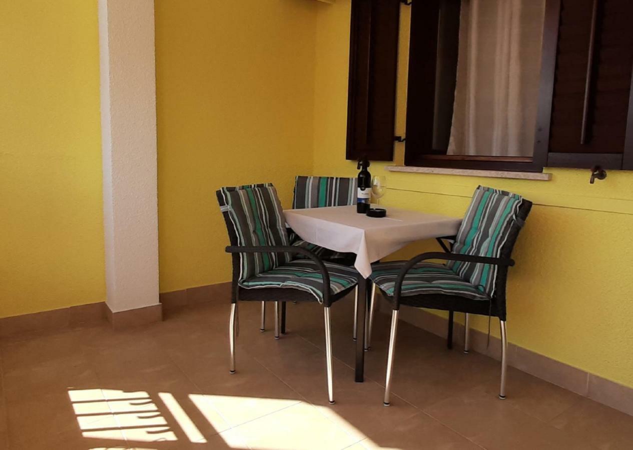Paradise Beach Apartments 罗维尼 外观 照片