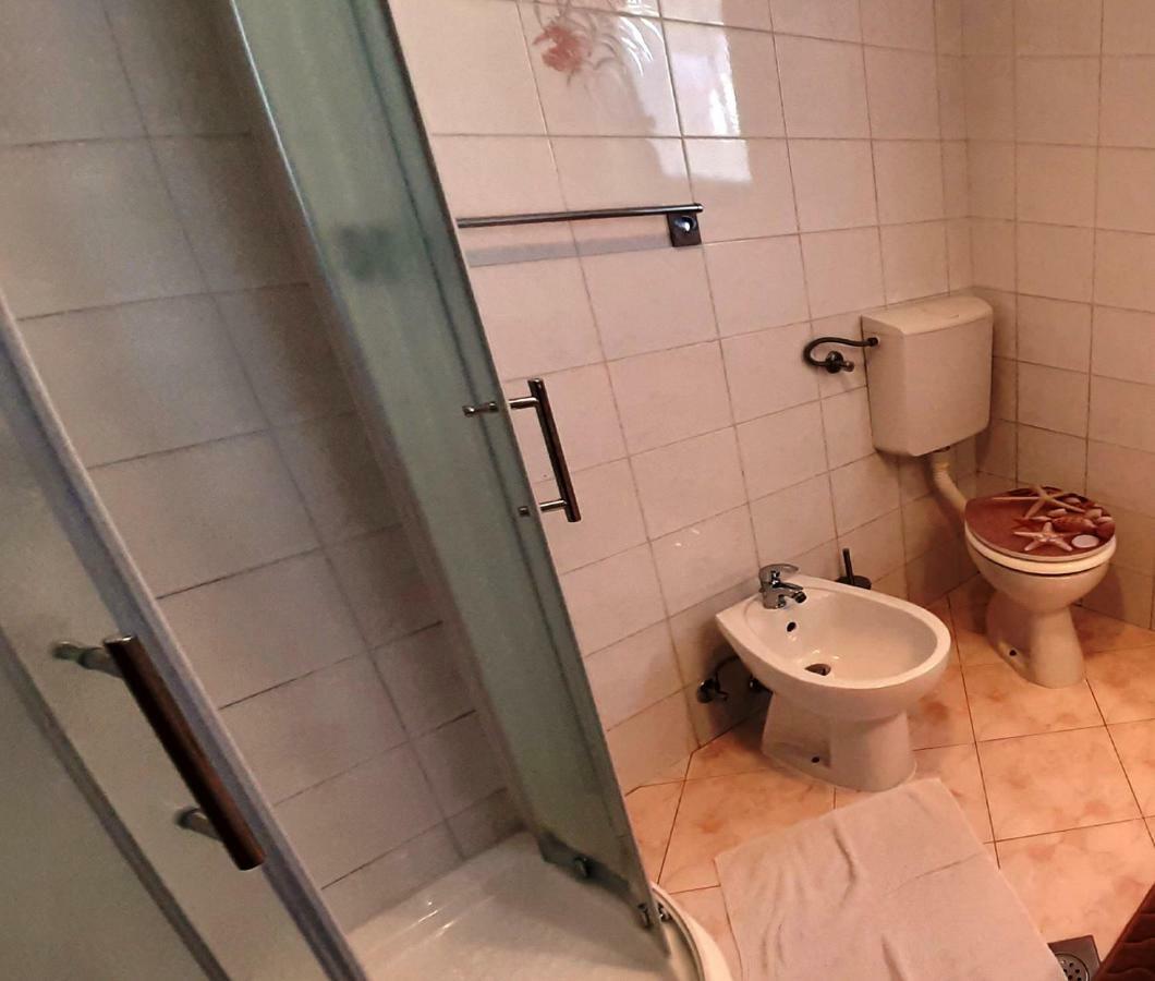 Paradise Beach Apartments 罗维尼 外观 照片