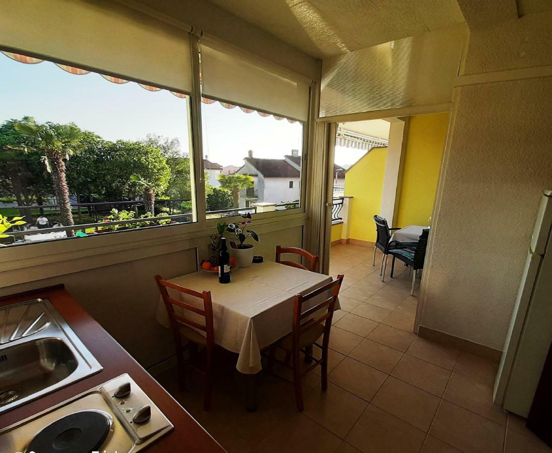 Paradise Beach Apartments 罗维尼 外观 照片