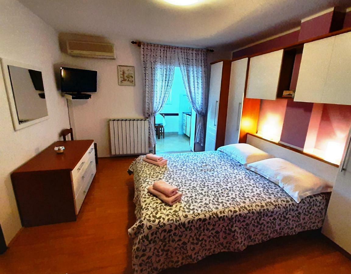 Paradise Beach Apartments 罗维尼 外观 照片