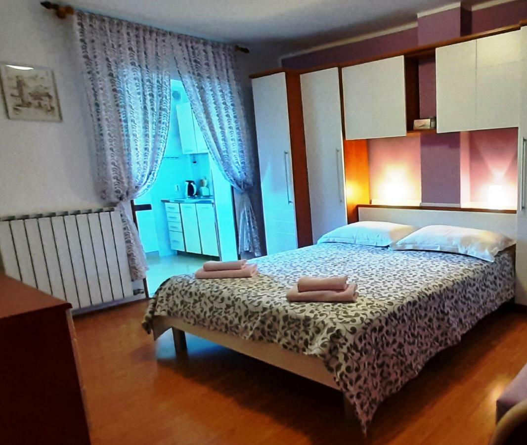 Paradise Beach Apartments 罗维尼 外观 照片